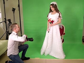 Disappointed bride Evelina Darling's shaved pussy fucked by photographer GP961