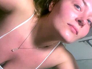 Amateur Webcam Chick Masturbates On Webcam More at