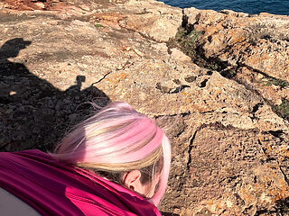 Sexy Babe Loves a Hard Anal Fuck on the Beach