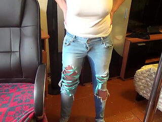Kate peeing in jeans and masturbating by wet panties till she cum