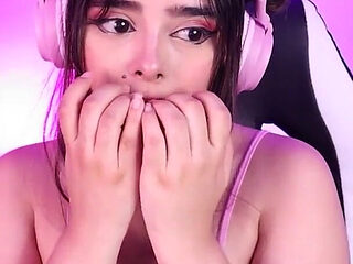 Gamer Girl Fall in Love with Her First Fan