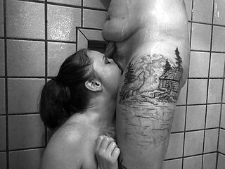 Yaya & Ginger Shower Play