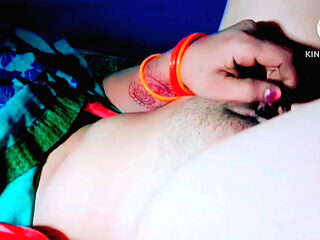 Desi Hot Teen College Girl Mms Masturbating Fun Inside Her Pussy