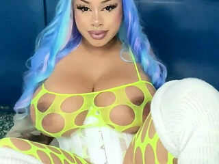 Sit Back and Let Her Cream on You