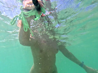 Girl Swimming Naked Underwater No Panties