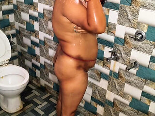 Desi India Bhabhi Bathroom Seen.