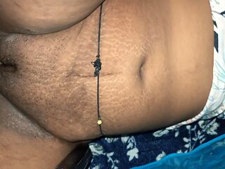 Desi Hot Aunty Ko Aadhi Raat Ko Plang Thod Chudai Kii
