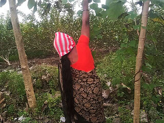 Village Priyanka Aunty Outdoor Blowjob