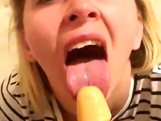Blonde teen vicki toy fuck her shave sex holes