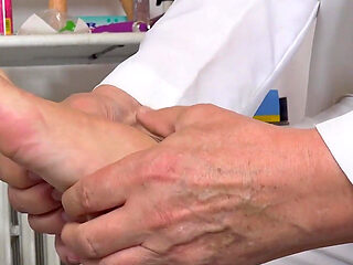 Silicone Bombshell Barbie Esm Came to Show Her New Tits