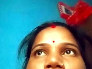 Mera beau ne mujhe dekh ke muthi mara