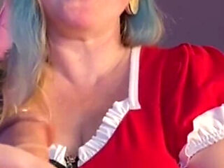 Harley Quinn Does Handjob