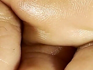 Screen-dominating Soles JOI