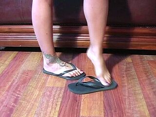 Close up amateur masturbating solo