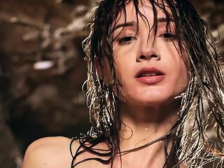 Totally sultry teen drops of her bikini