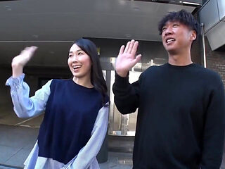 Mina Sakura Seductive Pussy Flash From the Sexy Neighbor Wife