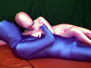 Independent Amateur lesbians toying pussy by double dildo