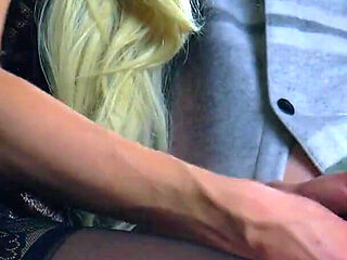 Am I the Best Wife of the Year? Romantic Hanjob for My Husband