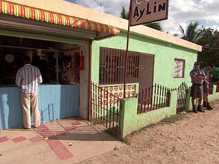 Island Fever Outdoor Pussy Spread and Sucking