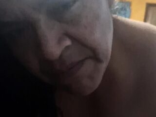 Efigenia pidiendo leche