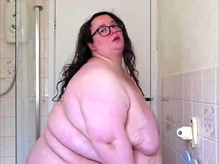 SSBBW Bathroom Cream Belly Body