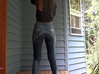 Pissing in Jeans