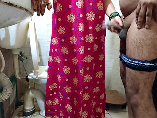 Bhabhi Ko Bathroom Me Jakar Toilet Karte Samay Choda