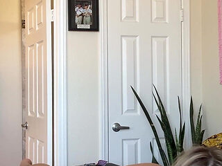 Horny Babe with a Perfect Pussy Fucks for a Creampie