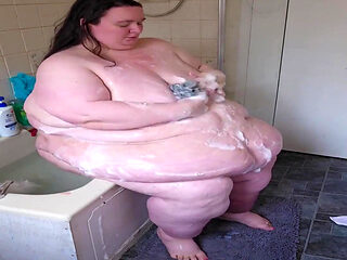 SSBBW Goddess Bathe on Bath Side