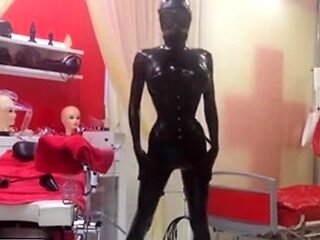Kylies Latex Webcam Show: BDSM Fun im Studio