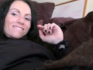 My mom's horny best friend tries to seduce me with her cunt