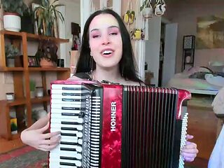 Brunette amateur webcam babe pleases pussy