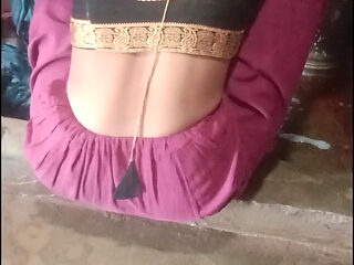 Desi Bhartiya Bihari Patni snan kar rahi hai aur Sadi bathroom mein snan slow nikalati hai full Hindi audio mein xxx