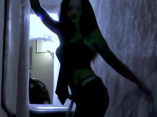 Angelina: Nice Arab Angelina Doing a Strip