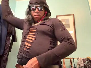 Is londonfrotadejr turning transgender?