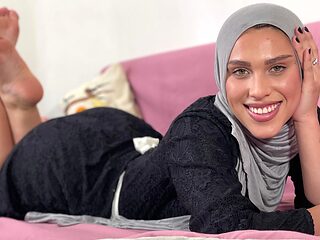 Cock Hungry Big Ass Muslim Hijabi Slut Fucked by Bhaijaan