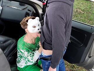 Amateur Emily and David get kinky in a parked car