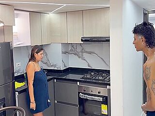 Se Va El Agua En La Unidad Y Hago Venir A Chorros A La Puta Embarazada De Mi Vecina 21 Min