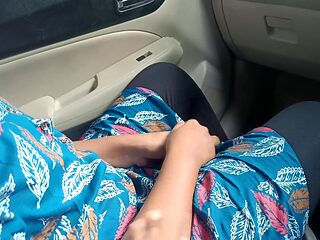 Office Manager Enjoying Hot Romance With Married Colleague Inside Car