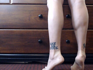 Barefoot Tip Toe Calves
