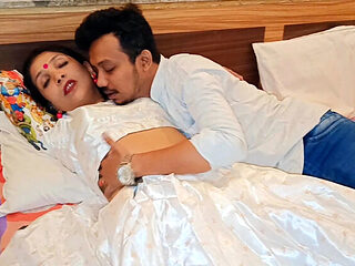 Desi Indian Bhabhi Fucks in Hotel - Hot Couple Sex with Big Nipples