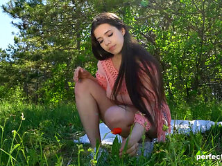 Hi! I'm Molly Kit! Watch me Rub my Clit at Perfect18