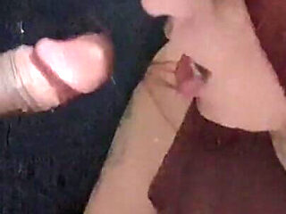 Gloryhole Esposa Com Pau Grande Deixa Gozar Na Boca!