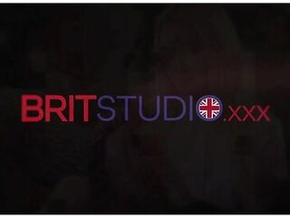 Hot 18 Year Old Student Wants You To Jerk Your Cock For Her!