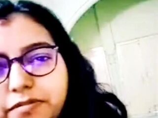 Phat Indian chick witnesses man meat getting off and popshot on web cam