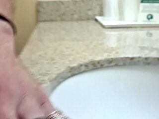 Amature milf fucked in hotel bathroom by bwc and cumshot creampied