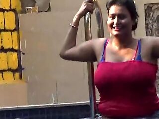 Swimming Pool Me Mooti Gand Ko Chod Diya