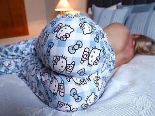 Step Mom Wakes Up to Hard Cock of Step Son He Helps Milf to Cum Quick