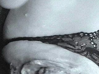 Hot Babe Squirting so hard xoxooxox