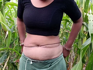 The eldest son's daughter-in-law, in the field, undressed her blouse, saree, clothes, her fat ass is twisting her thick ass, I am putting a land in your ass, I will fuck your daughter-in-law.